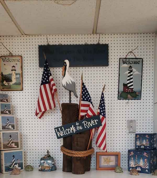 Starved Rock River Adventures Rental Office Shop of Pelican on Stump